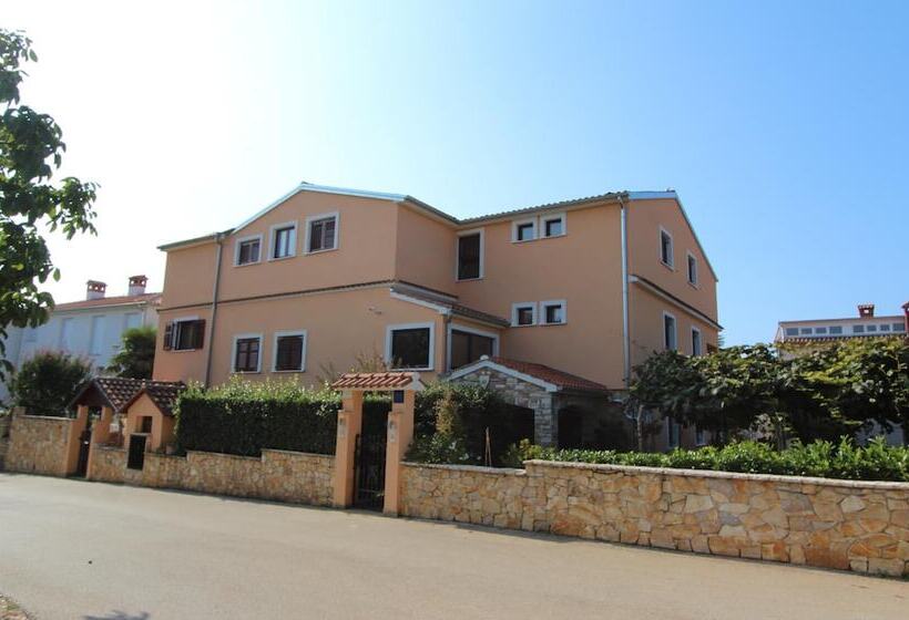 Apartments Villa Nikola