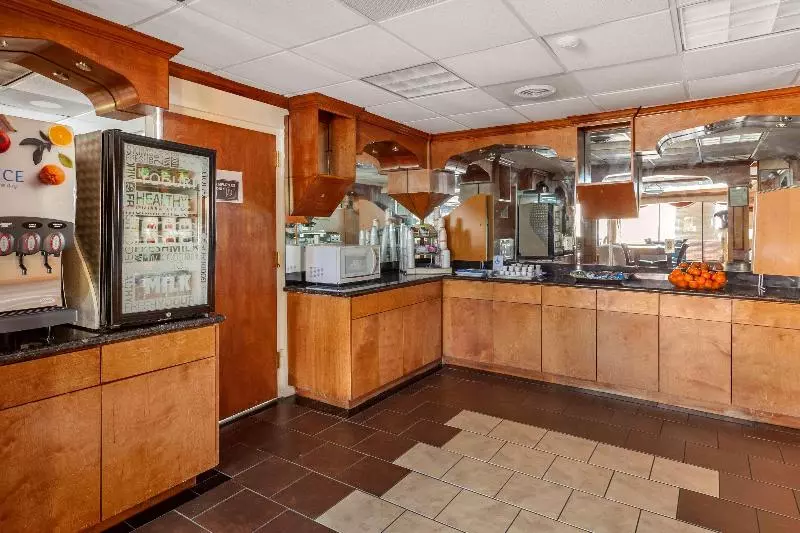 هتل Comfort Inn & Suites Houston I10 West Energy Corridor