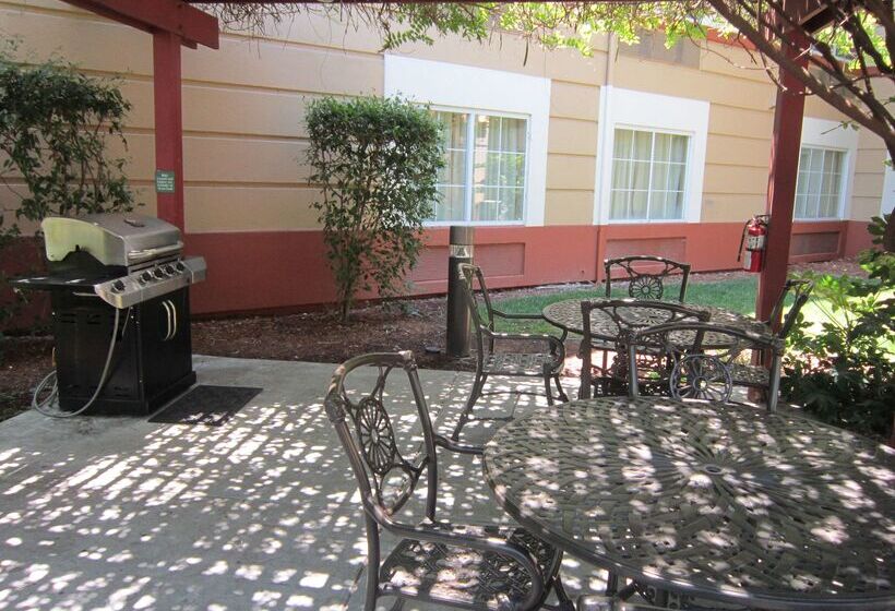 בית מלון כפרי Extended Stay America Suites Pleasanton Chabot Dr