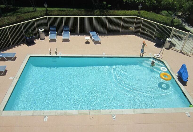 בית מלון כפרי Extended Stay America Suites Pleasanton Chabot Dr