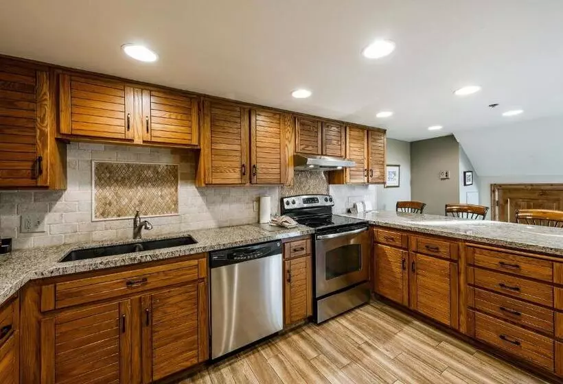 Отель Silver King By All Seasons Resort Lodging