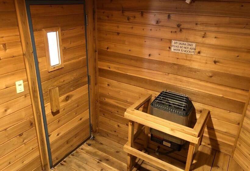 هتل Silver King By All Seasons Resort Lodging