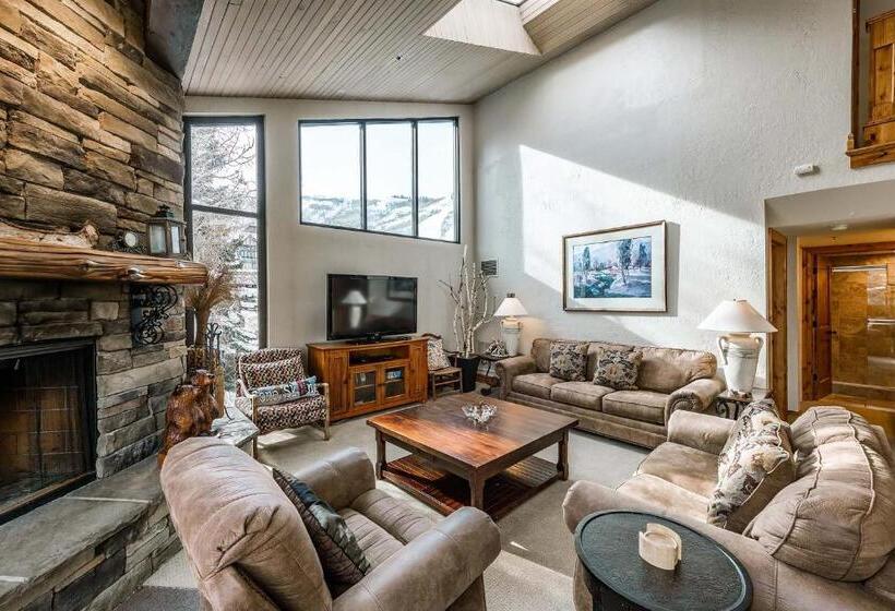 هتل Silver King By All Seasons Resort Lodging