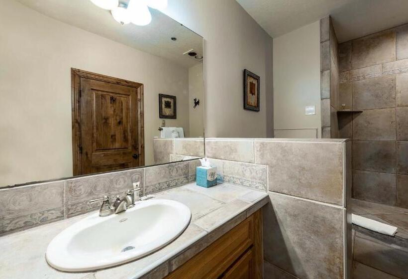 هتل Silver King By All Seasons Resort Lodging