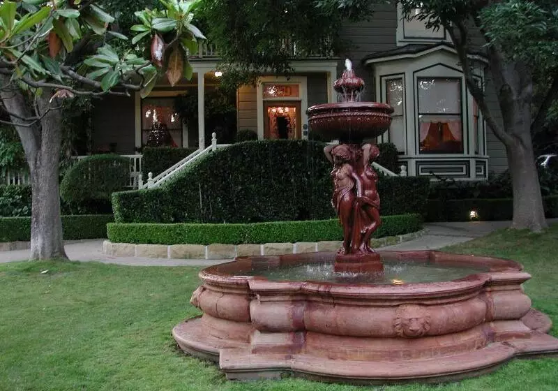 فندق Simpson House Inn