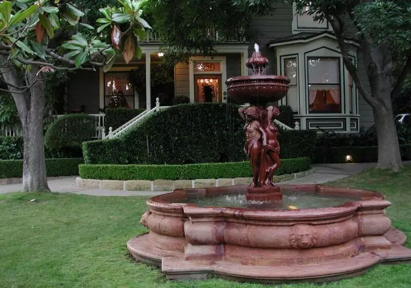 فندق Simpson House Inn