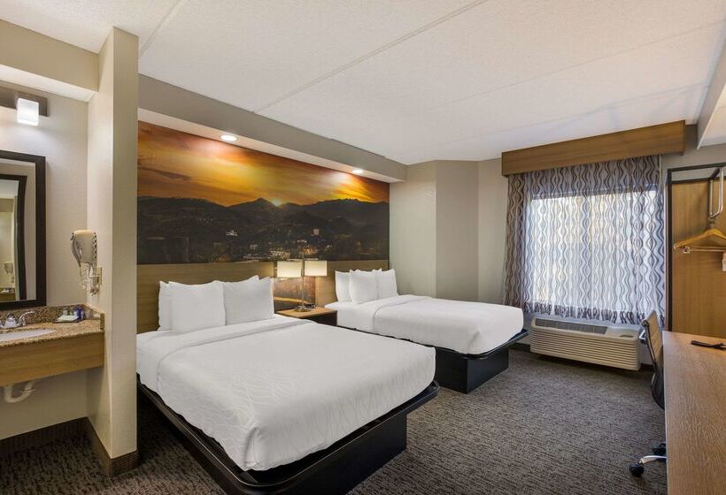 فندق Clarion Pointe Sevierville Pigeon Forge