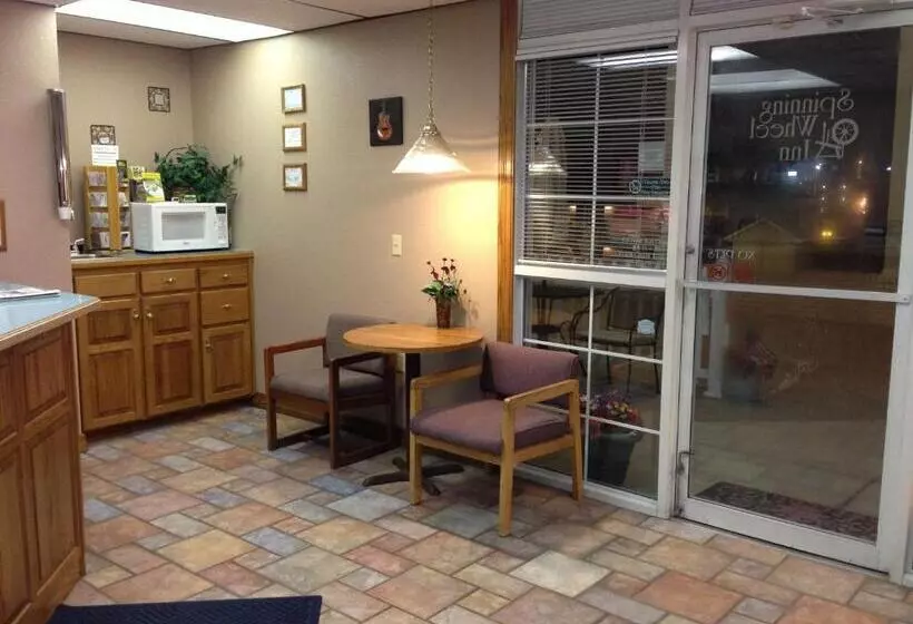 Hotelli Spinning Wheel Inn