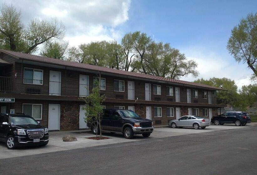 فندق Stagecoach Inn & Suites