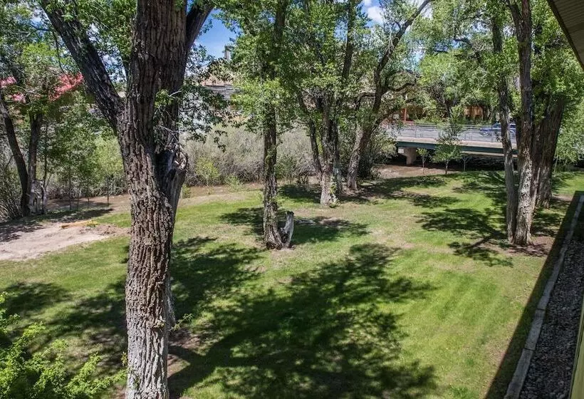 ホテル Stagecoach Inn & Suites