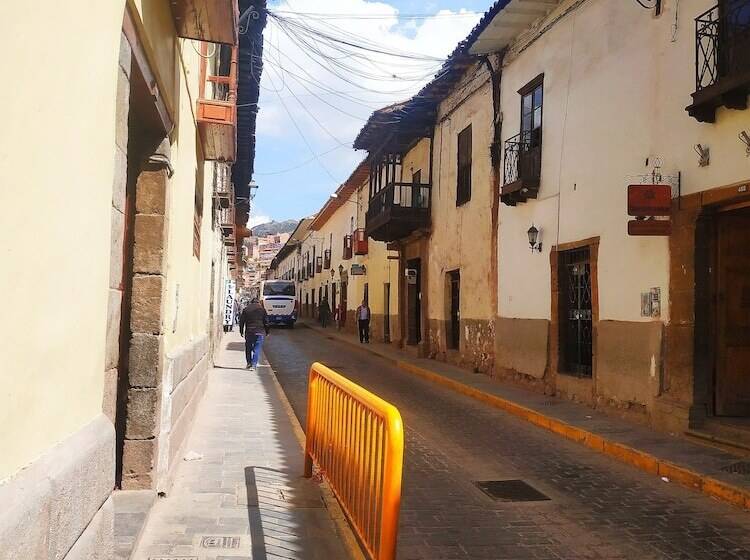 Anais Y Nicolas Hostel
