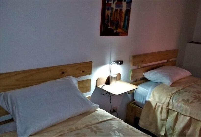 Anais Y Nicolas Hostel