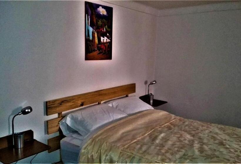 Anais Y Nicolas Hostel