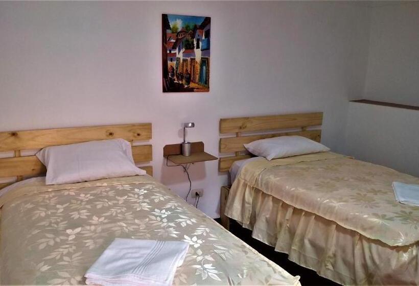 Anais Y Nicolas Hostel