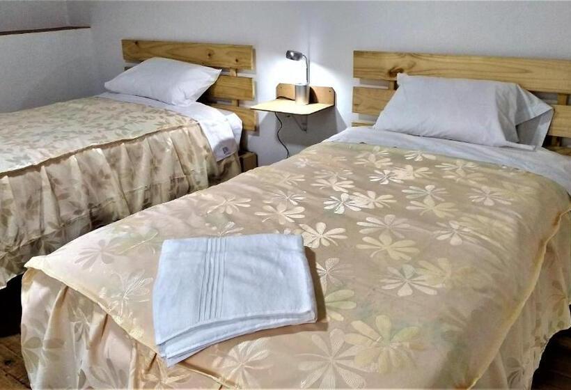 Anais Y Nicolas Hostel