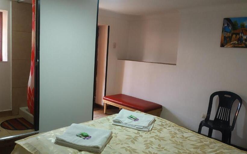 Anais Y Nicolas Hostel