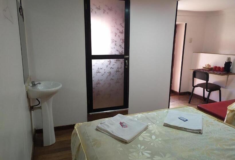 Anais Y Nicolas Hostel