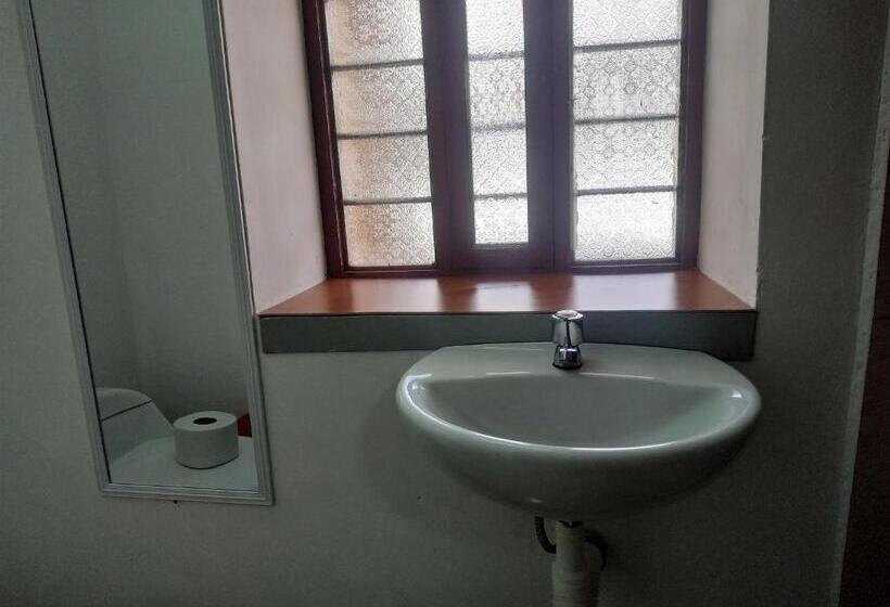 Anais Y Nicolas Hostel