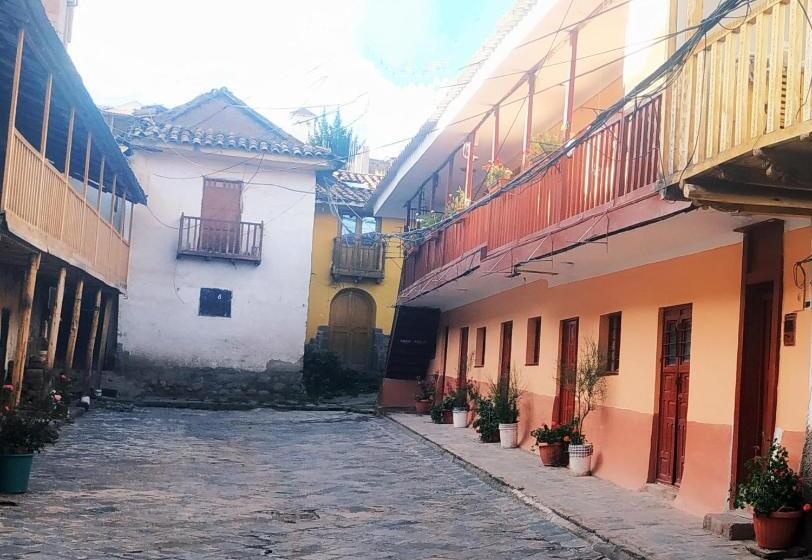 Anais Y Nicolas Hostel