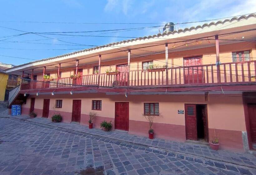 Anais Y Nicolas Hostel