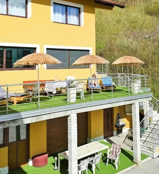 پانسیون Lola S House