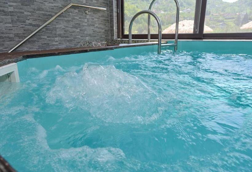 پانسیون Lola S House