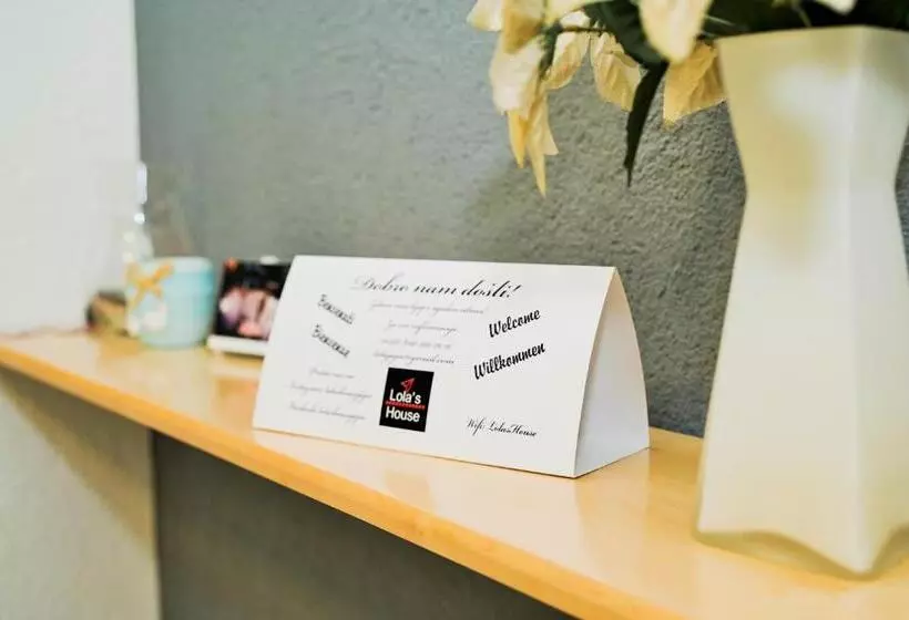 پانسیون Lola S House