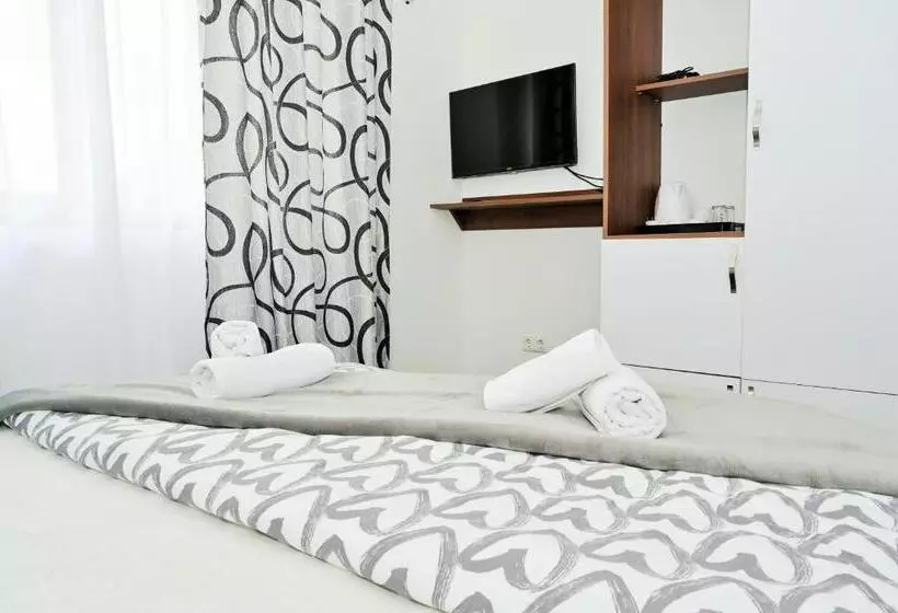 پانسیون Lola S House