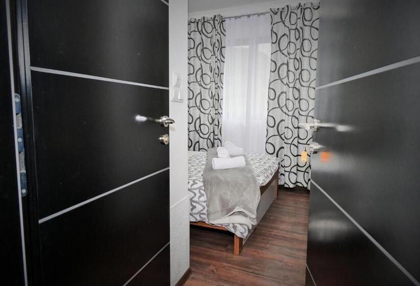 پانسیون Lola S House