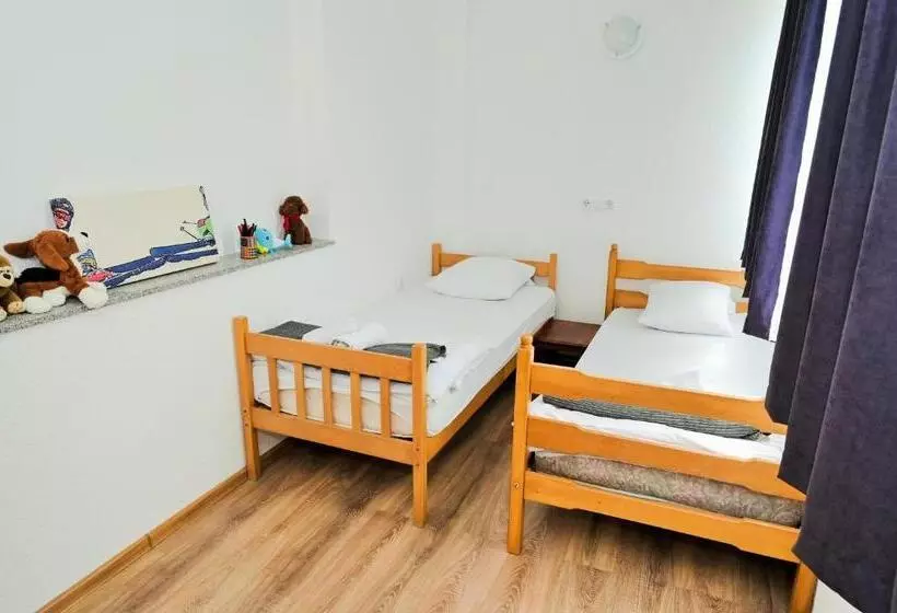 پانسیون Lola S House