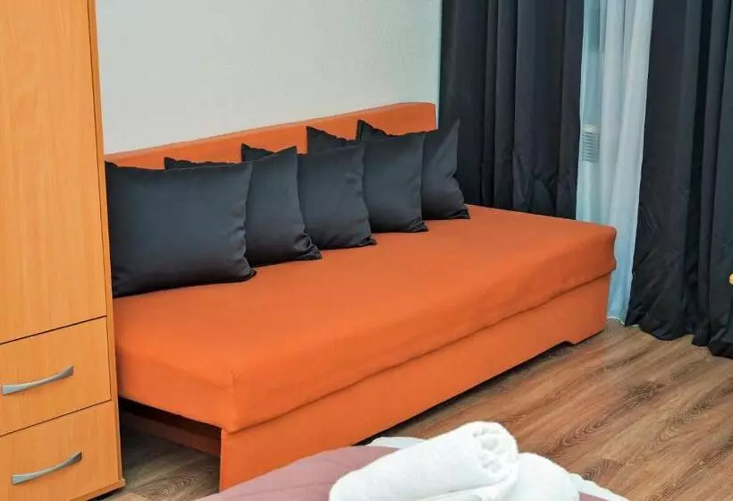 پانسیون Lola S House