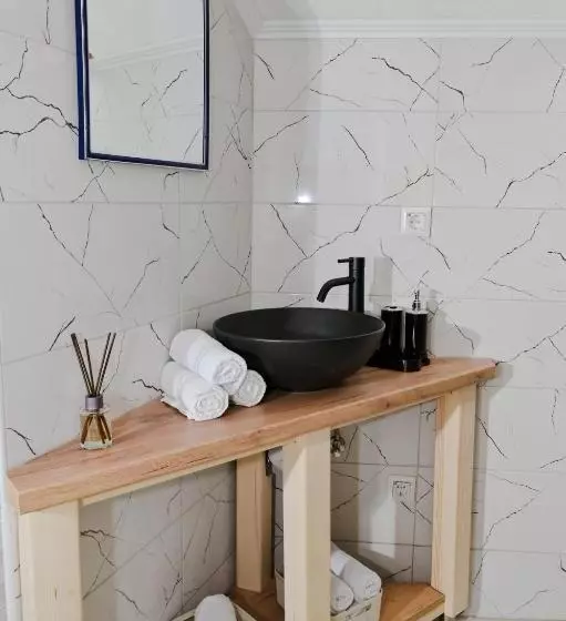 پانسیون Lola S House