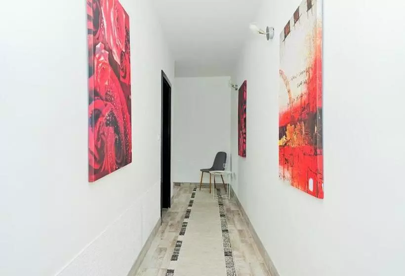 پانسیون Lola S House