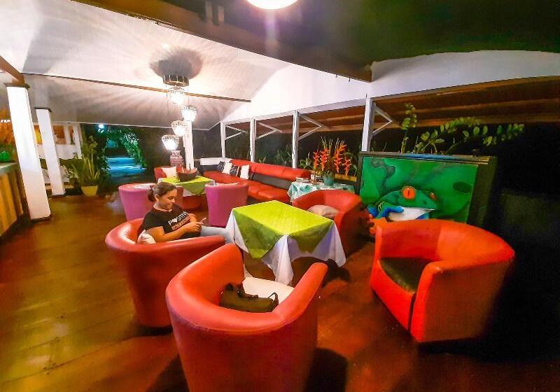 فندق Tortuguero Beachfront