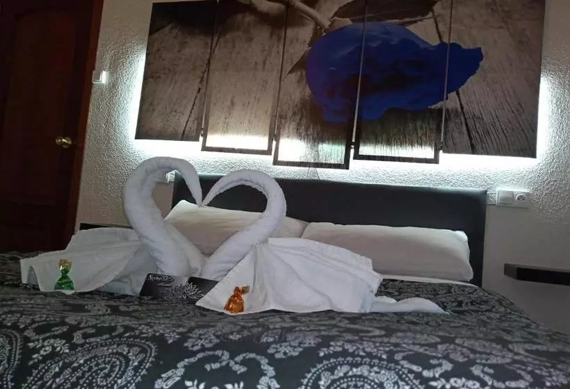 هاستل Guesthouse Namaste Central Rooms Valencia  Adults Only