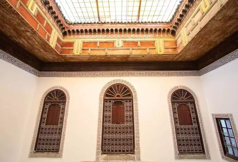 تختخواب و صبحانه Dar Alami Salaj
