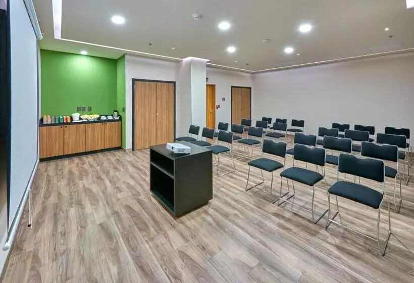 Hotelli City Express Plus By Marriott Mexicali