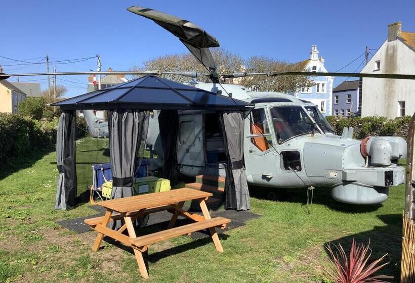 Haelarcher Farmhouse And Helicopter B&b