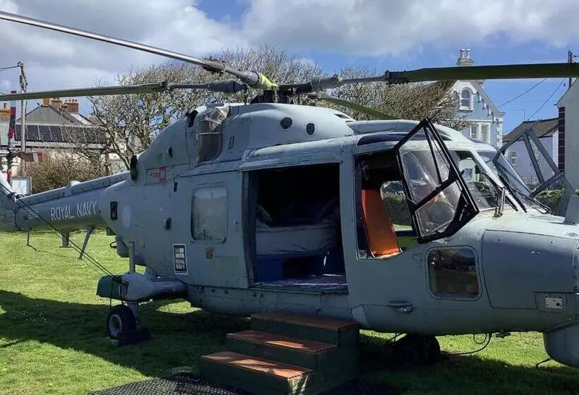 Haelarcher Farmhouse And Helicopter B&b