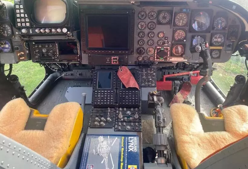 Haelarcher Farmhouse And Helicopter B&b