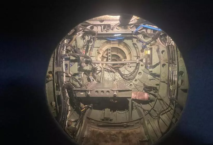 Haelarcher Farmhouse And Helicopter B&b