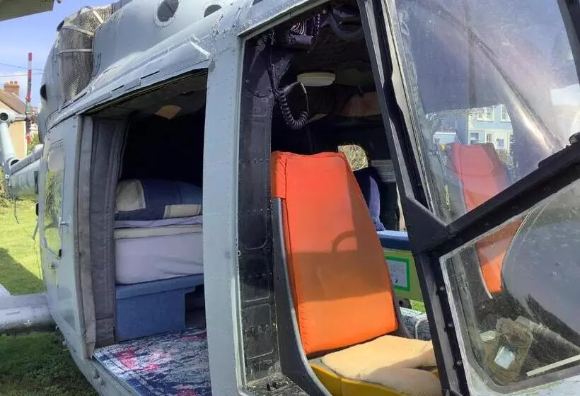 Haelarcher Farmhouse And Helicopter B&b