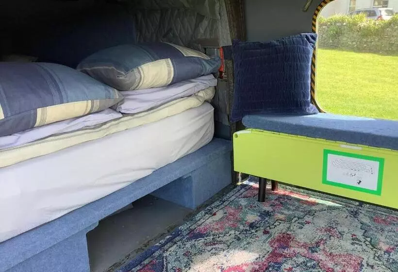 Haelarcher Farmhouse And Helicopter B&b