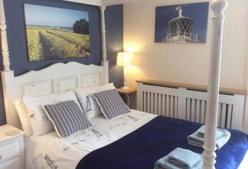 Haelarcher Farmhouse And Helicopter B&b