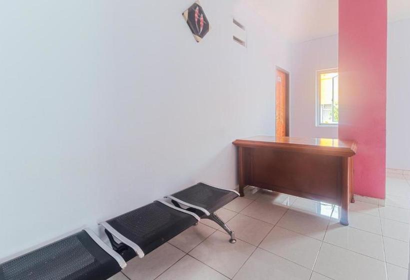 Отель Oyo 2970 Aman Guest House