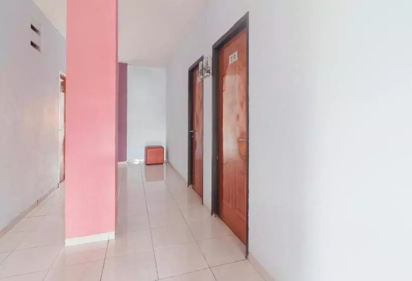 Hotelli Oyo 2970 Aman Guest House