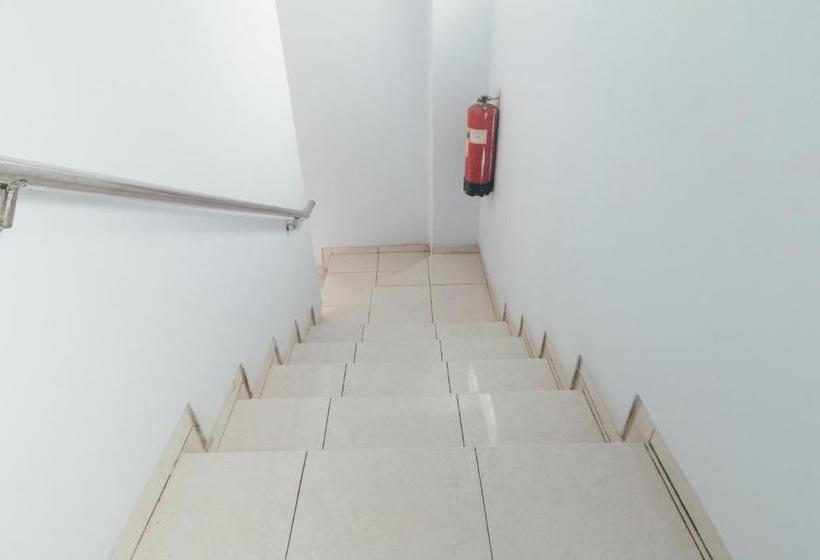 Отель Oyo 2970 Aman Guest House