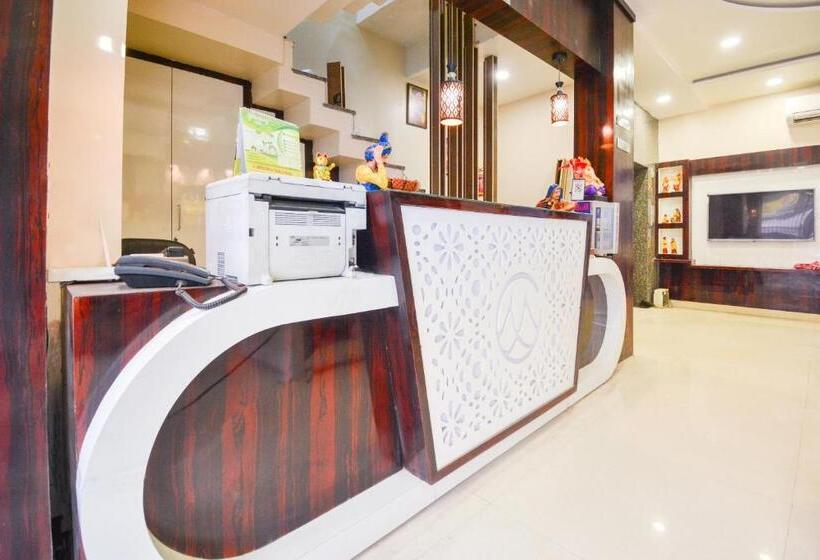 Capital O 69624 Hotel Moments Inn