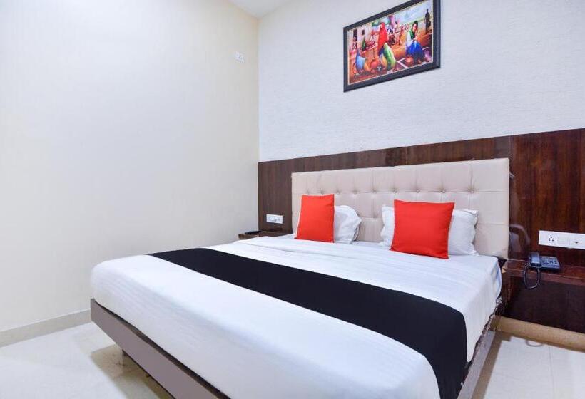 Capital O 69624 Hotel Moments Inn