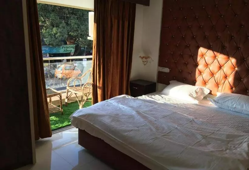 ホテル Kesinovo Suites